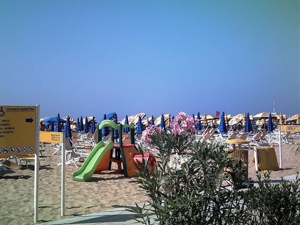 Hotel Manzoni Lido di Jesolo Exterior photo