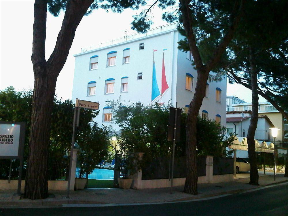 Hotel Manzoni Lido di Jesolo Exterior photo