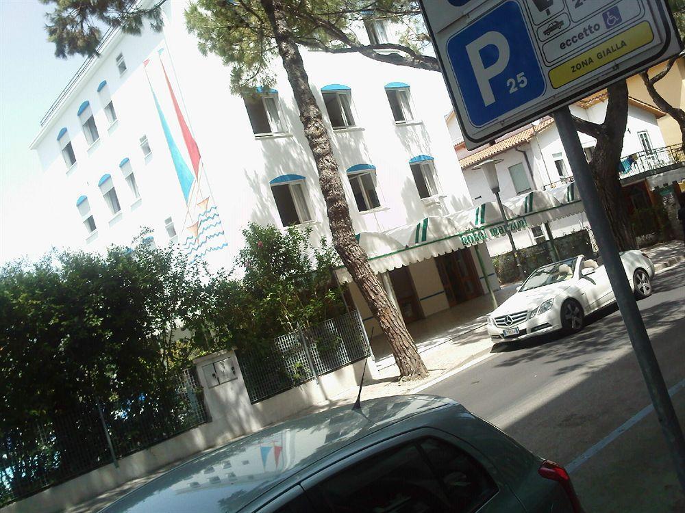 Hotel Manzoni Lido di Jesolo Exterior photo
